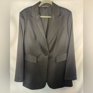 Ellen Tracy mostly wool blazer, this has a sheen to it and a flat lapel. Size 14